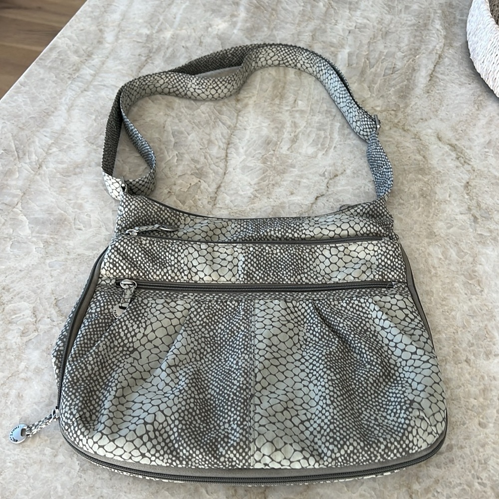 Travelon Crossbody Purse Snake Print Expandable Adjustable Strap Travel Vacay - Picture 2 of 7